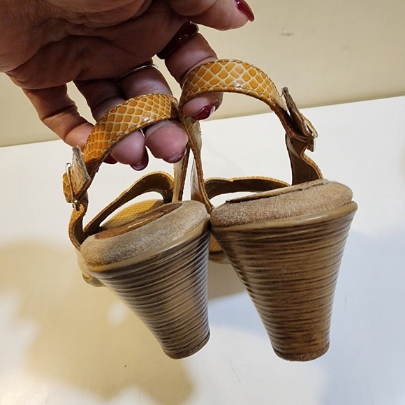 Softspots Yellow Leather Upper Slingback low heels open toe shoes  8.5W - Picture 8 of 14